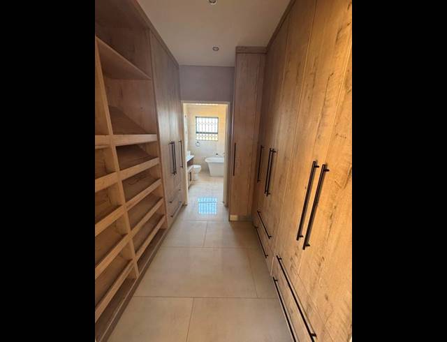 4 BEDROOM HOUSE FOR SALE IN AERORAND